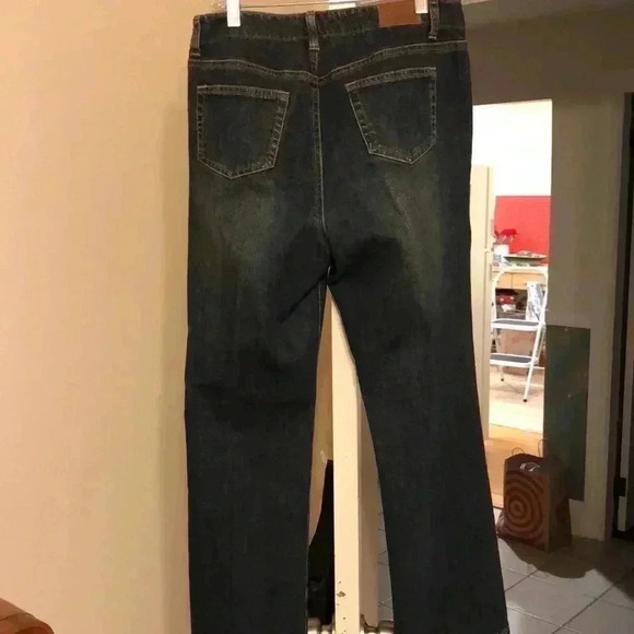 Lands End original fit boot leg jeans.  Size 10 - Picture 4 of 8